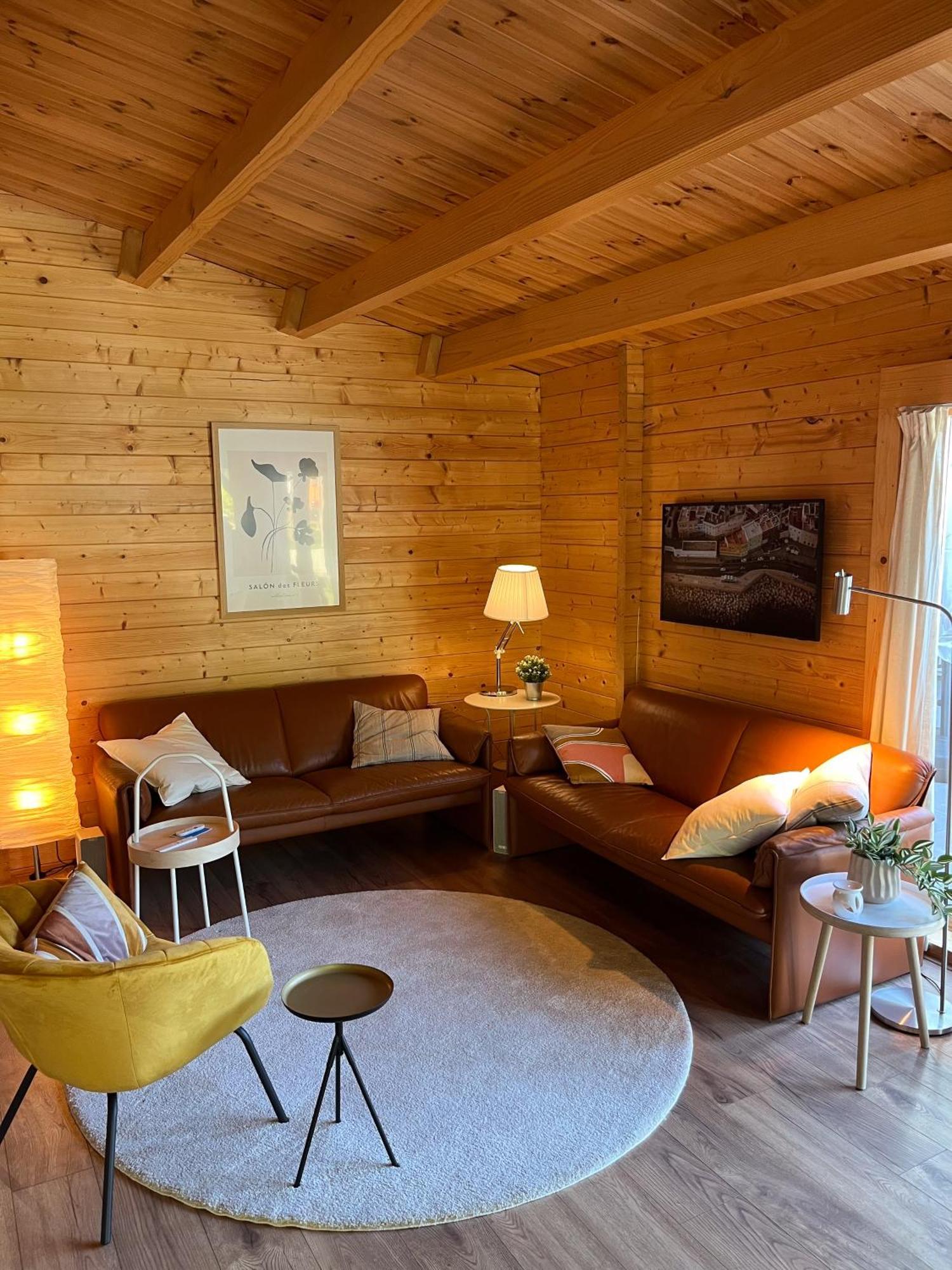 Luxe En Ruim Chalet Met Airco Bij Leekstermeer Matsloot Exterior photo